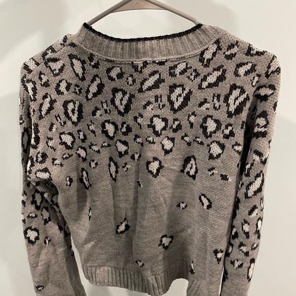 Express cheetah print sweater - Picture 2 of 2